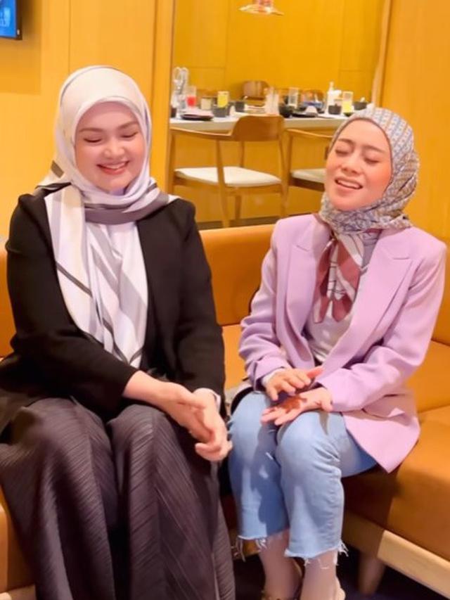 6 Potret Pertemuan Lesti Kejora dan Siti Nurhaliza, Lepas Rindu Lama Tak Bertemu