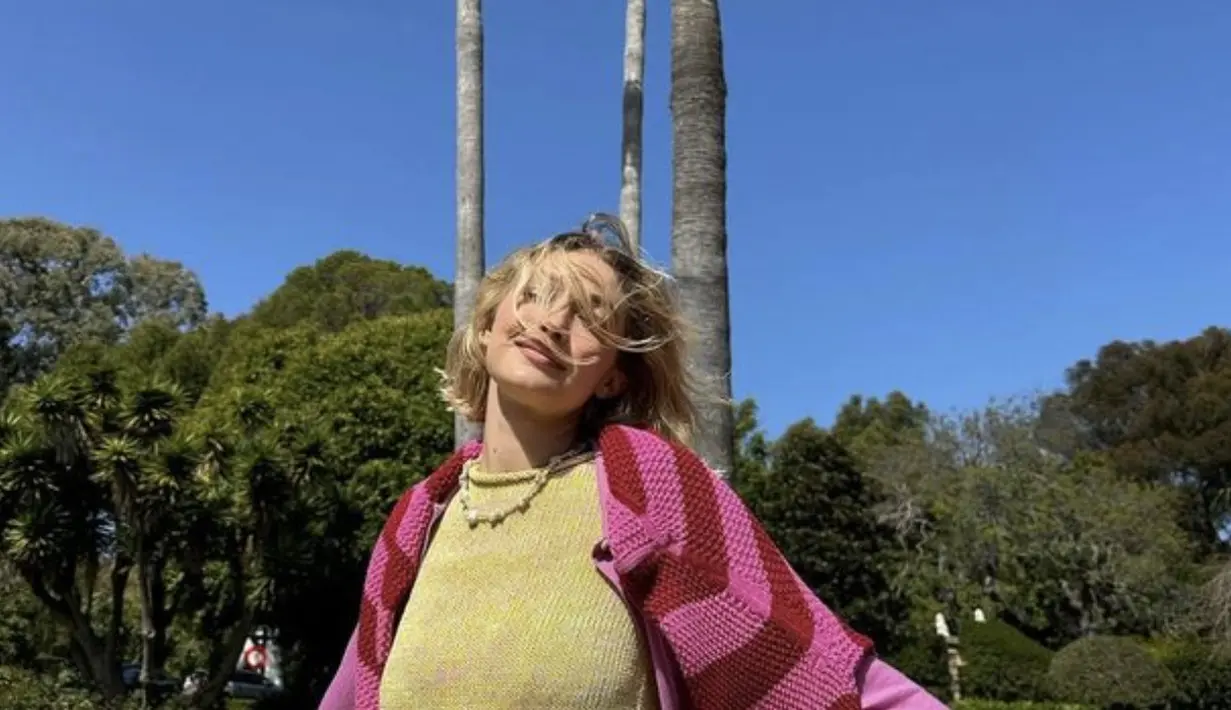 Seketika terlihat gaya rambut ini cocok dengan styling outfit apapun. [Foto: Instagram/ Gigi Hadid]