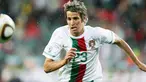 Aksi defender Portugal Fabio Coentrao di laga penyisihan Grup G PD 2010 melawan Pantai Gading yang berlangsung di Nelson Mandela Bay Stadium, Port Elizabeth, 15 Juni 2010. AFP PHOTO / KARIM JAAFAR 