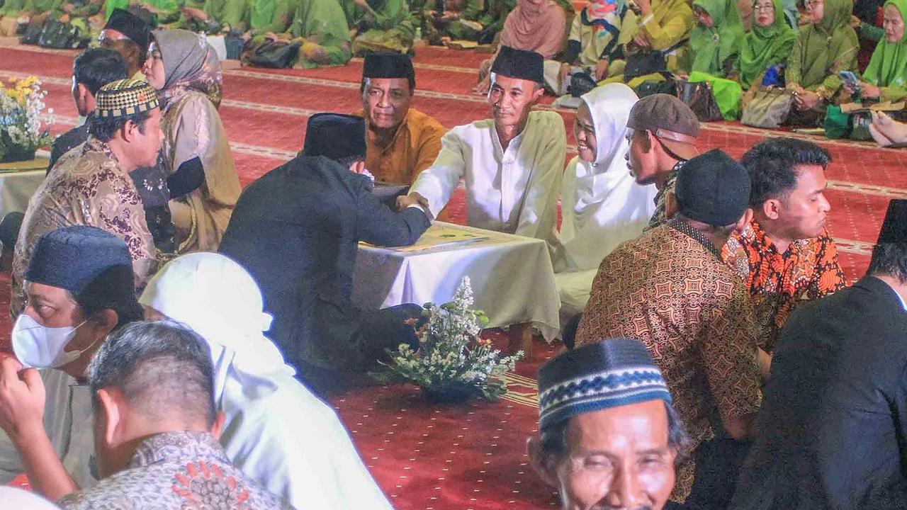 FOTO: 51 Pasangan Resmi Menikah Gratis di Masjid Istiqlal