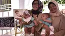 Surya Saputra dan Cynthia Lamusu dikaruniai sepasang bayi kembar Minggu (20/11/2016) di RSIA Bunda. Bayi laki-laki bernama Atharva Bimasena Saputra dan perempuannya Ataya Tatjana Aisyah Putri lahir setelah delapan tahun menikah. (Instagram/cynthia_lamusu)