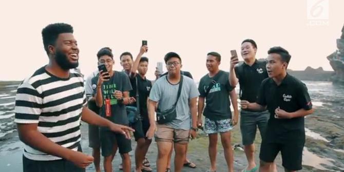 VIDEO: Khalid Ajak Anak Muda Bali Nyanyi Bareng