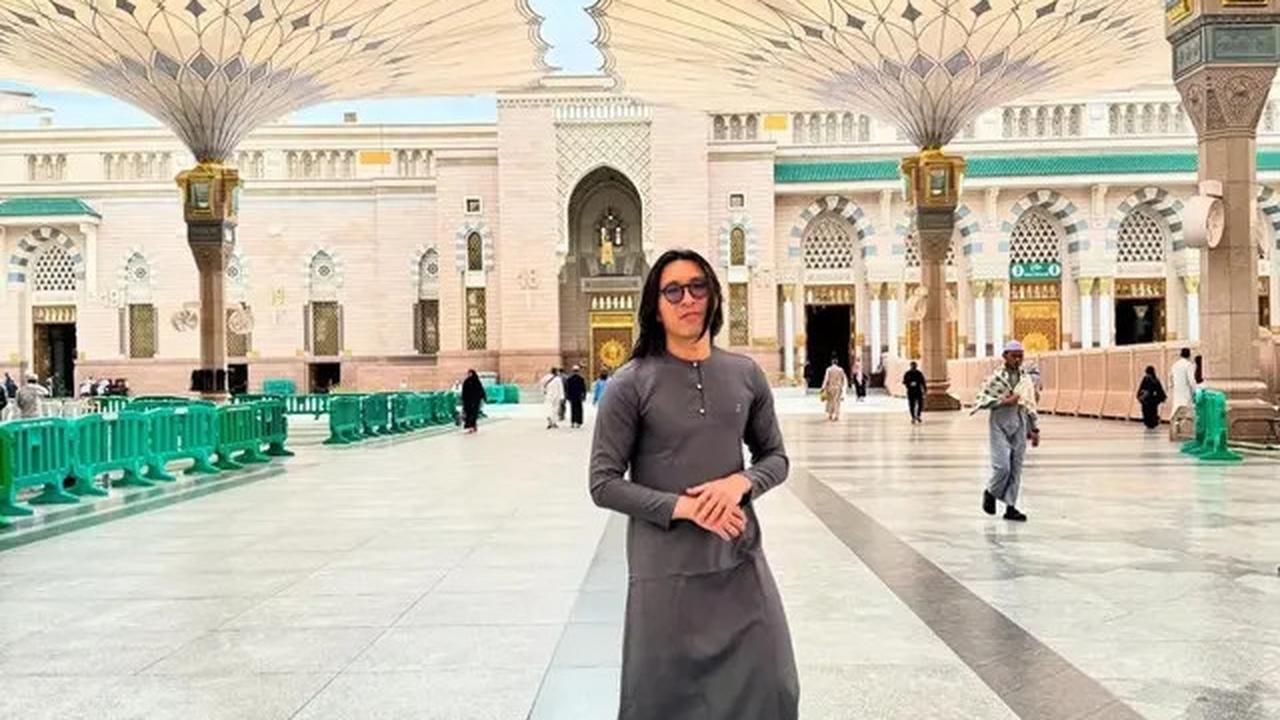 7 Potret Dokter Tirta dan Sang Istri Nisa An Nashr Umroh, Sering Dikira Masih Duda