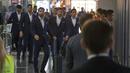 Senyum skuat Iran saat berada dalam bandara Vnukovo international airport, Moskow   (5/6/2018). Iran berada satu grup dengan Spanyol, Portugal, dan Maroko. (AP/Alexander Zemlianichenko)