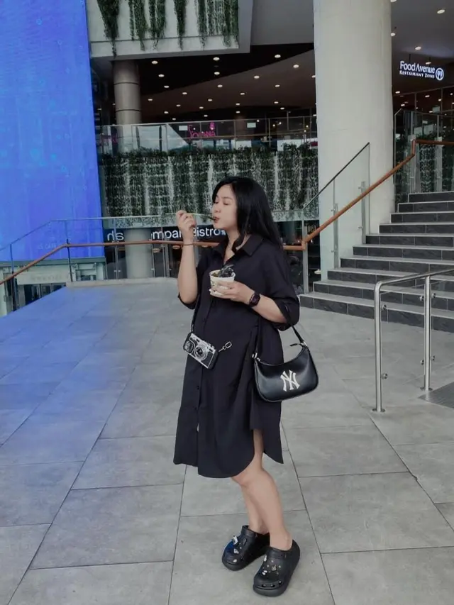 Adinda Azani sedang hamil besar