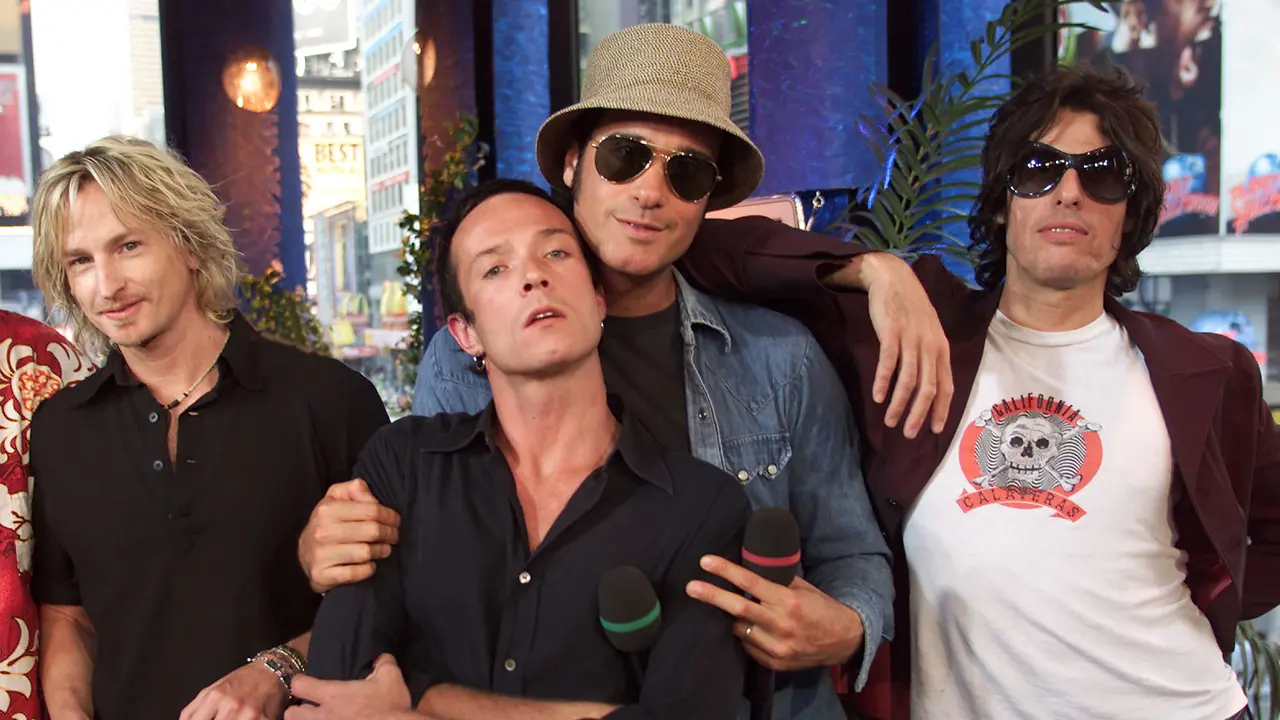 Stone Temple Pilots 2001 lalu saat Scott Weiland masih bergabung. (cbslocal.com)