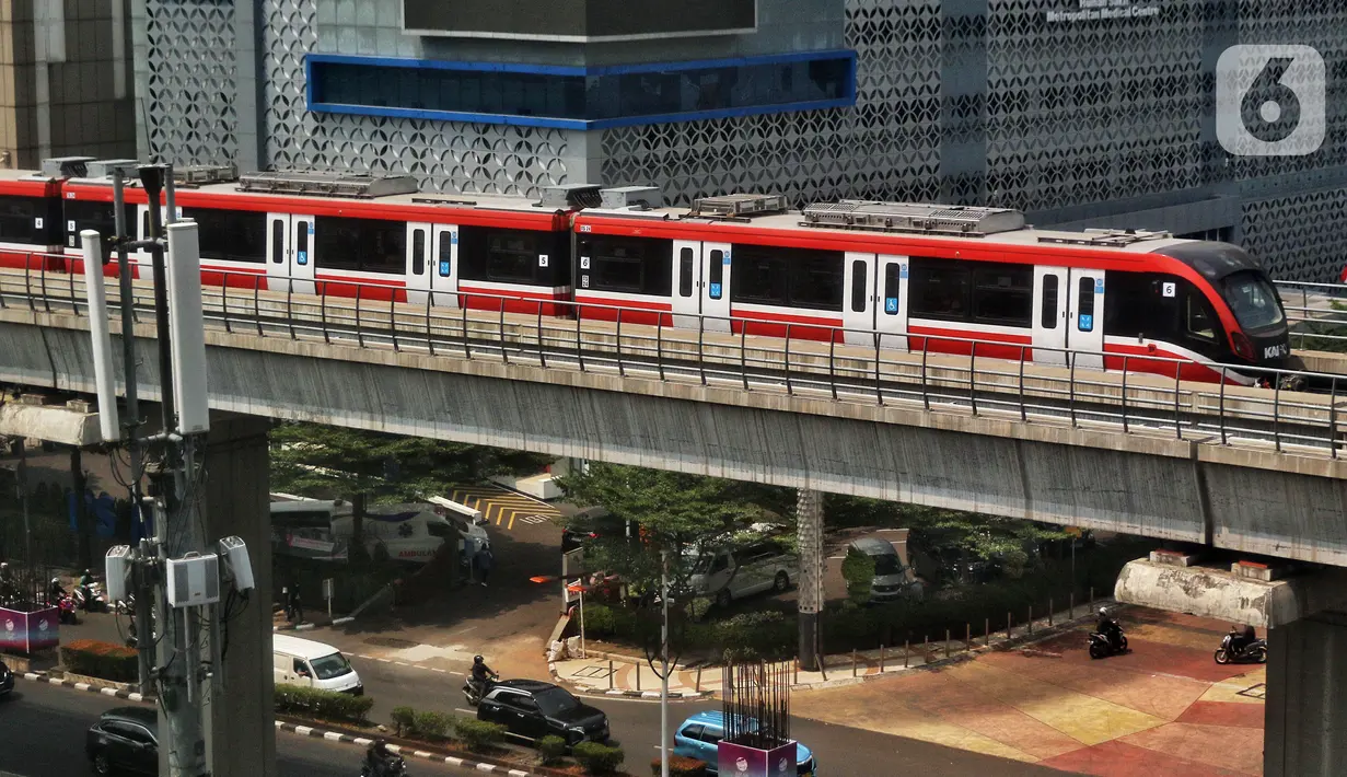 Penambahan jumlah perjalanan LRT Jabodebek ini merupakan hasil evaluasi melihat tingginya kebutuhan masyarakat pengguna LRT Jabodebek. (Liputan6.com/Angga Yuniar)