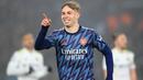Pemain Arsenal, Emile Smith Rowe, melakukan selebrasi setelah mencetak gol ke gawang Leeds United pada laga Liga Inggris di Stadion Elland Road (18/12/2021). Efek cedera panjang membuat Emile Smith Rowe belum kembali ke performa terbaik. Dia bisa dilepas jika tidak menunjukkan peningkatan yang signifikan. (AFP/Lindsey Parnaby)