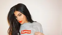 Kylie Jenner Bagikan Pengalamannya Menjadi Ibu Baru