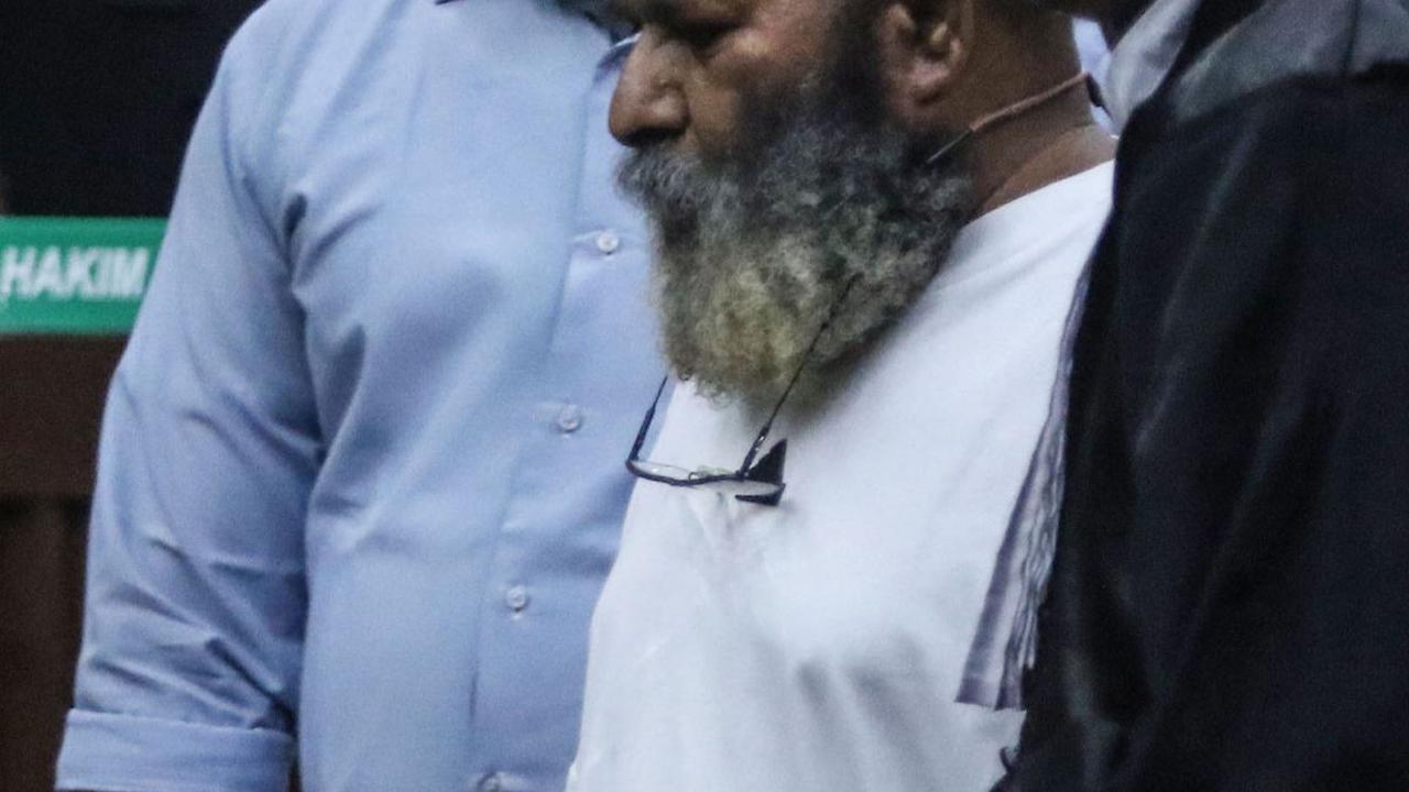 FOTO: Ekspresi Lukas Enembe Dituntut Penjara 10 Tahun 6 Bulan dan Bayar Uang Pengganti Rp47,8 Miliar