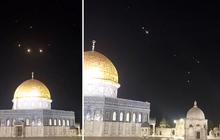 FOTO: Penampakan Rudal Iran Melintas di Atas Masjid Al-Aqsa