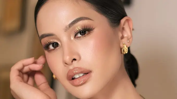 Pesona Maudy Ayunda dengan Gold Glam Makeup Look di FFI 2025, Elegan dan Timeless