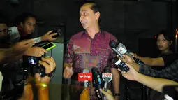Usai diperiksa, Daniel Sparingga tak menampik kehadirannya untuk memberikan keterangan atas penyelidikan KPK di Kementerian ESDM, Jakarta, Rabu (25/6/14). (Liputan6.com/Faisal R Syam)