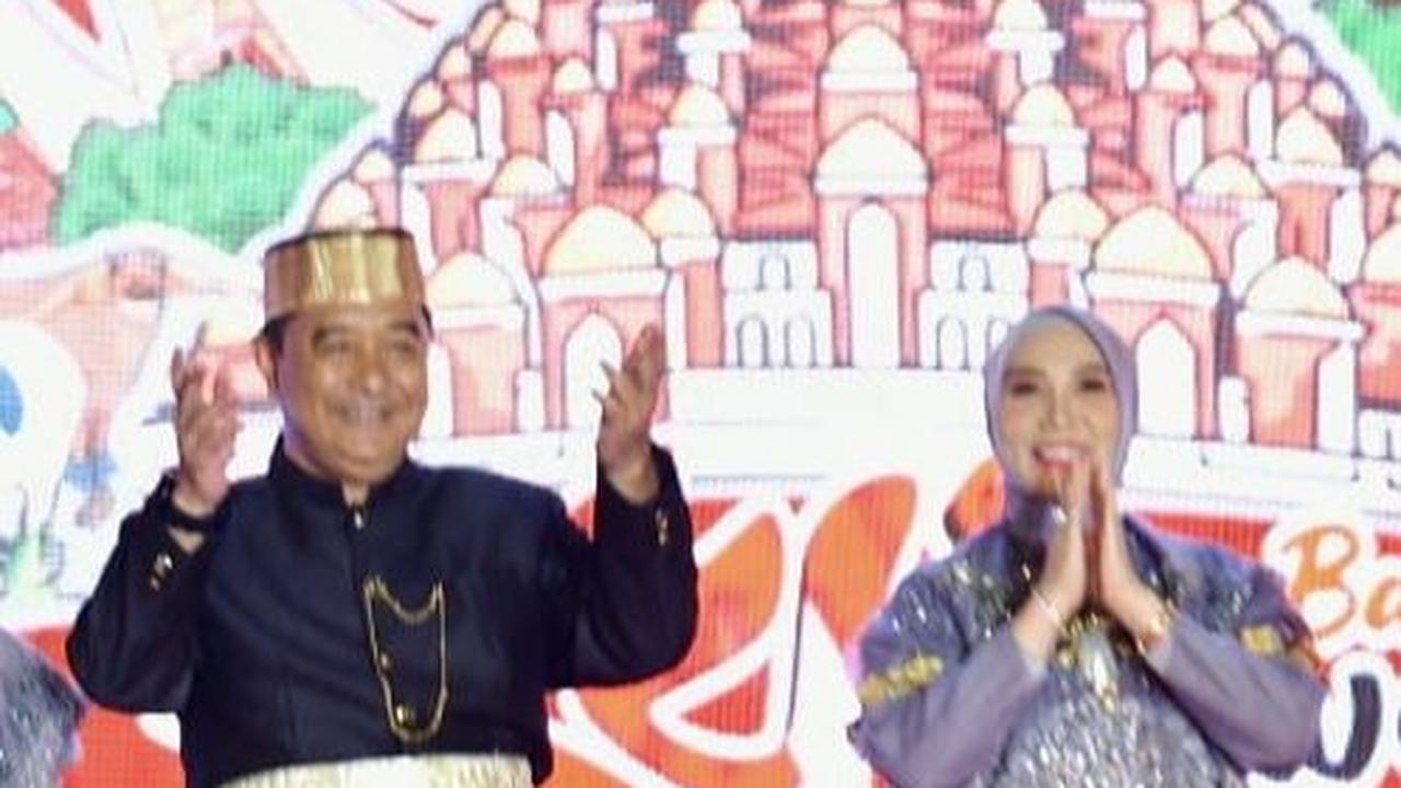 Pj Gubernur Bahtiar Baharuddin Buka Gelaran Fashion Show Perayaan HUT Sulsel ke-354