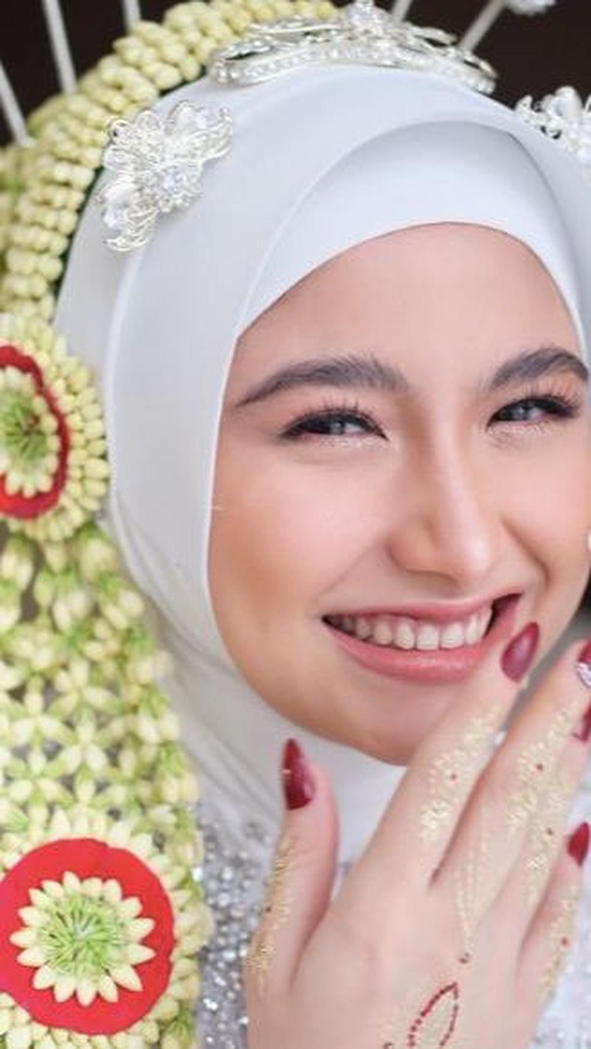 Terbaru Faye mengejutkan publik dengan kabar pernikahannya dengan sang kekasih bernama&nbsp;Ilham Roziano. Keduanya sudah menjalin asmara bertahun-tahun dan baru melangsungkan pernikahan di awal Maret 2024.