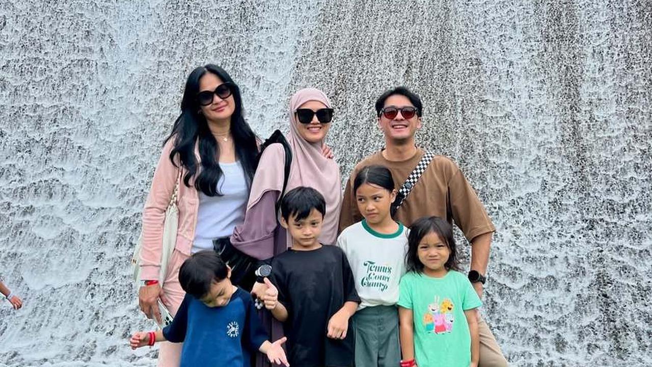 8 Potret Donna Harun yang Banjir Pujian, Nenek 4 Cucu Tetap Cantik Awet Muda Tanpa Pandang Usia
