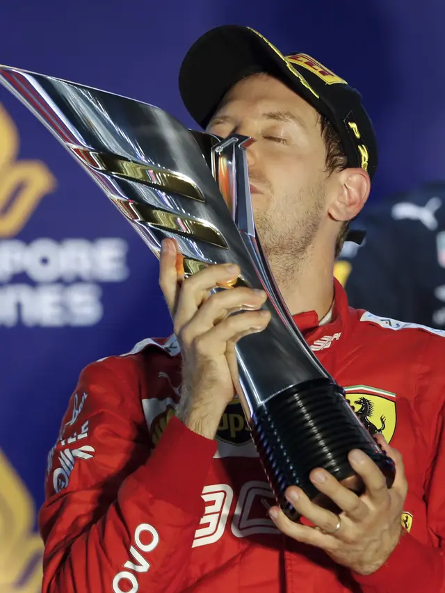 Sebastian Vettel Juarai Formula 1 Grand Prix Singapura
