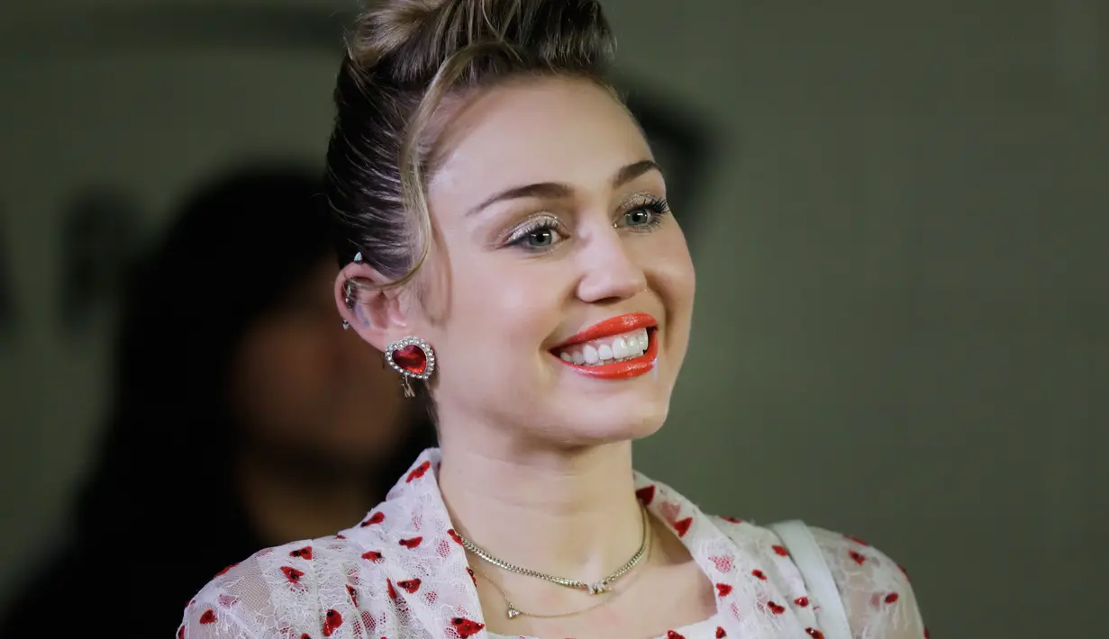 Jika penggemar Miley Cyrus, kamu pasti terkejut karena penyanyi favoritemu itu menghapus seluruh fotonya di Instagram. (Isaac Brekken  GETTY IMAGES NORTH AMERICA  AFP)