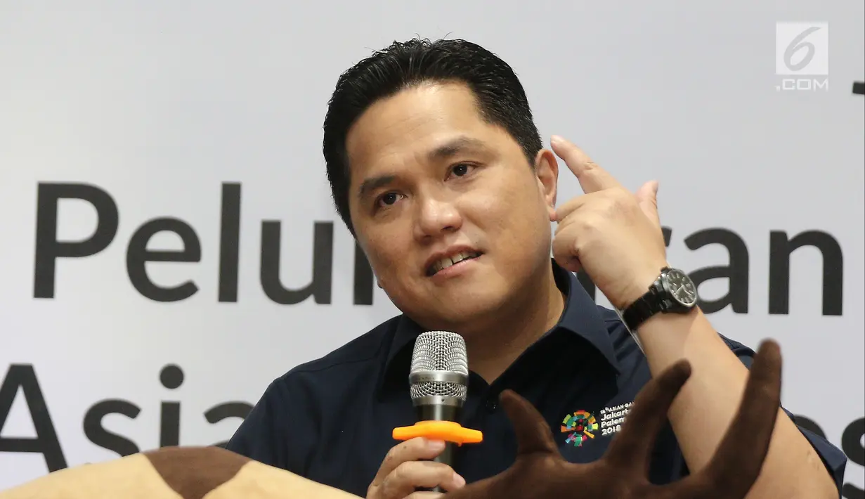 Ketua Umum Inasgoc, Erick Thohir saat jumpa pers peluncuran album Asian Games 2018 di Stadion Akuatik, Jakarta, Jumat (13/7). Terdapat 13 judul lagu yang terkumpul dalam album Asian Games 2018. (Liputan6.com/Herman Zakharia)