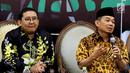 Wakil Ketua DPR dari Fraksi Gerindra Fadli Zon dan Ketua Fraksi PKS DPR Jazuli Juwaini saat konferensi pers daftar pengusul Pansus Hak Angket Tenaga Kerja Asing di Gedung Nusantara III, Kompleks Parlemen, Jakarta, Senin (30/4). (Liputan6.com/Johan Tallo)