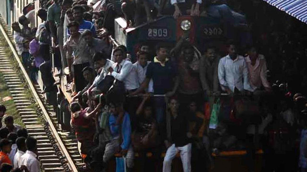 Tradisi Mudik Ekstrem di Bangladesh