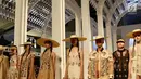Sederet model cantik dalam acara Senayan City Fashion Nation 12th Edition di Jakarta, Rabu (11/4). (Liputan6.com/Immanuel Antonius)