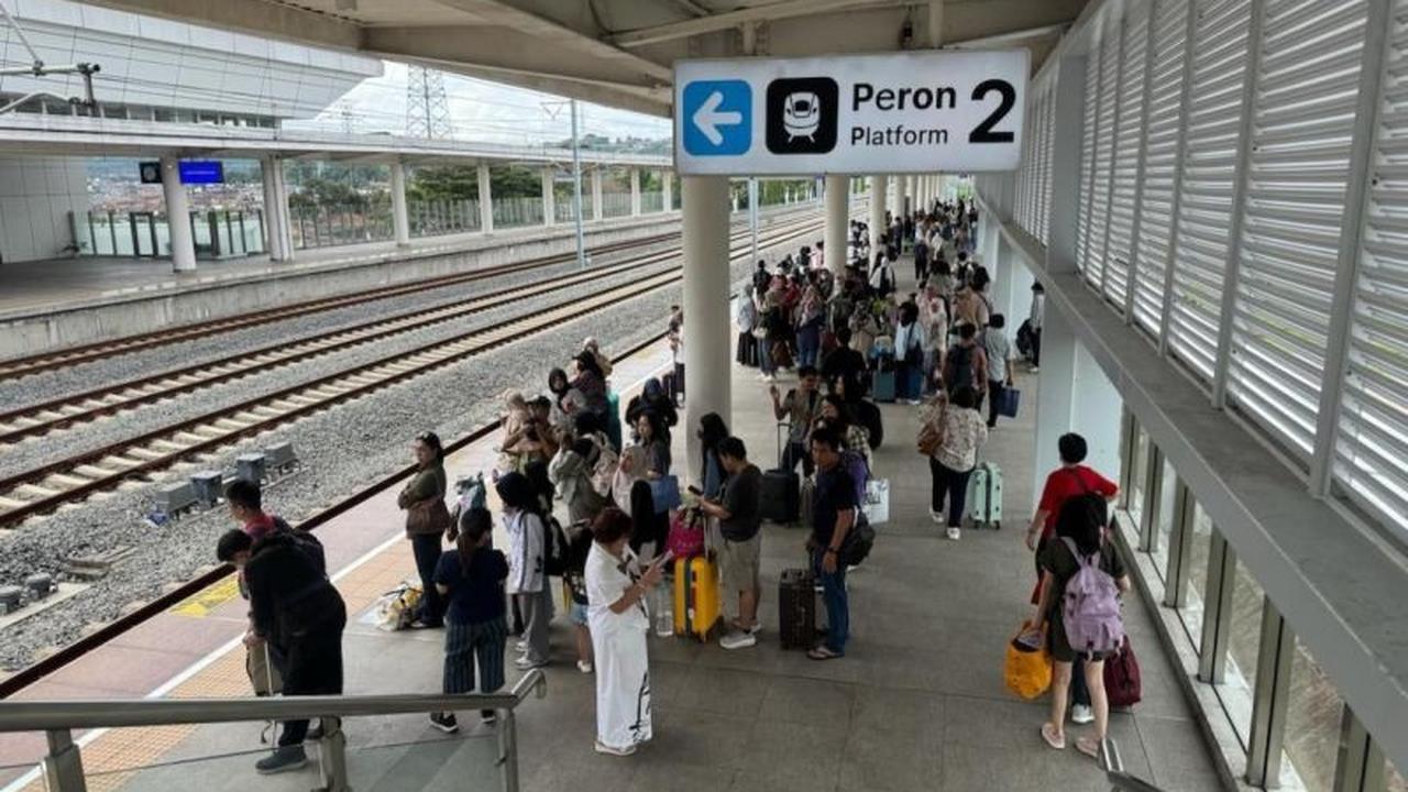 Ribuan Wisatawan Malaysia Ramaikan Libur Nataru, Pilih Whoosh Jelajahi Destinasi Jawa Barat