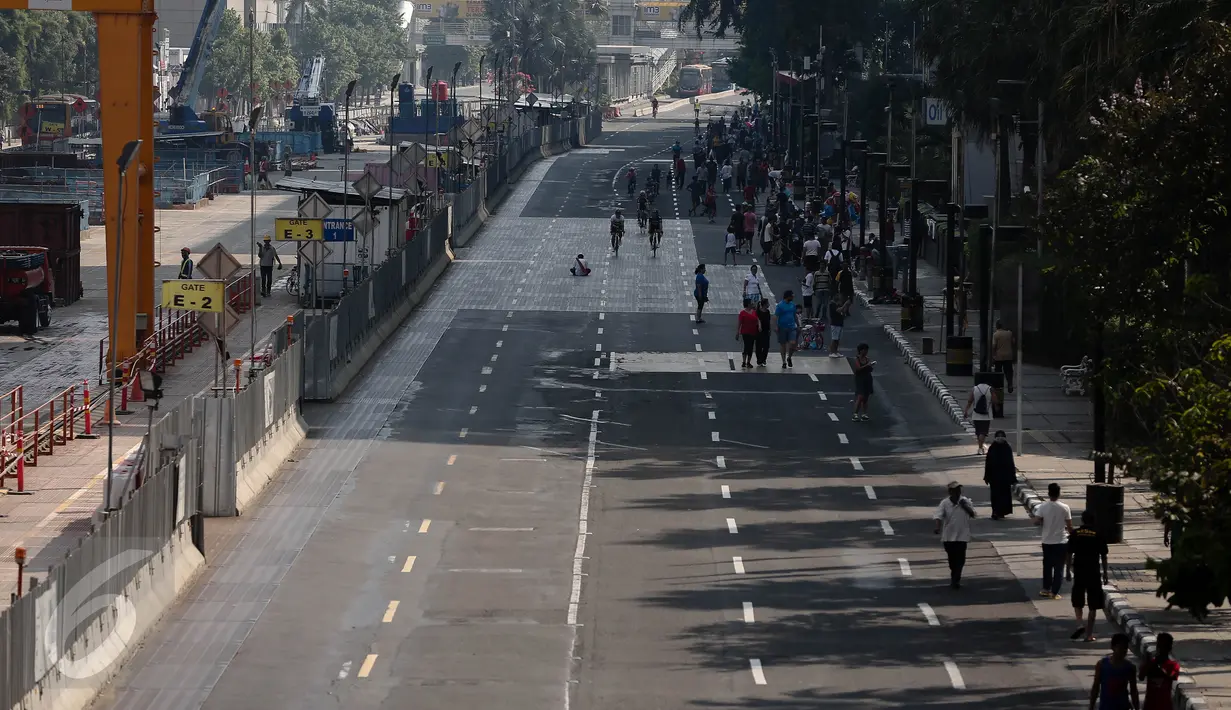 Suasana saat Car Free Day di Kawasan Bunderan HI, Jakarta, Minggu (12/6/2016). Hari Minggu pertama di bulan Ramadan tampak sepi dibandingkan dengan hari Minggu pada umumnya. (Liputan6.com/Faizal Fanani)