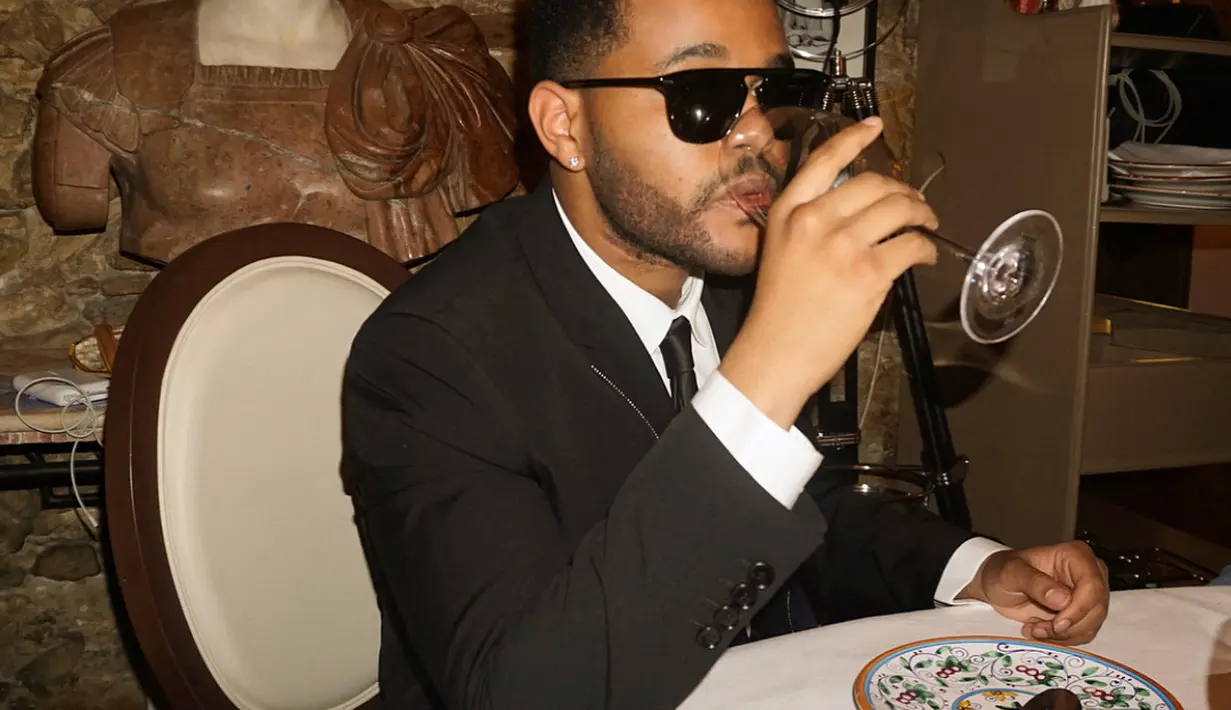 "Semuanya berjalan baik pada akhirnya untuk The Weeknd. Ia tak ingin kehilangan Bella hanya karena mengirimi mantannya ucapan selamat atau bunga," ujar seorang sumber. (instagram/theweeknd)