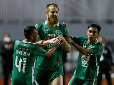 PSS Sleman memetik kemenangan pertamanya di BRI Liga 1 2021/2022 usai menang 2-1 atas Arema FC dalam laga pekan ke-3 di Stadion Pakansari, Bogor, Minggu (19/9/2021). Sempat tertinggal 0-1, Tim Elang Jawa sukses melakukan comeback dan memenangkan pertandingan. (Bola.com/M Iqbal Ichsan)