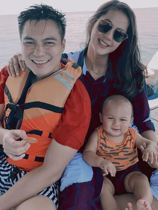"Paula nih ngefans banget sama dia. Nanti mau ketemu sama istri aku?" ujar Baim Wong. "Ya mau lah, masa sama menantu nggak mau?" balas Mak Beti. (Instagram/baimwong)
