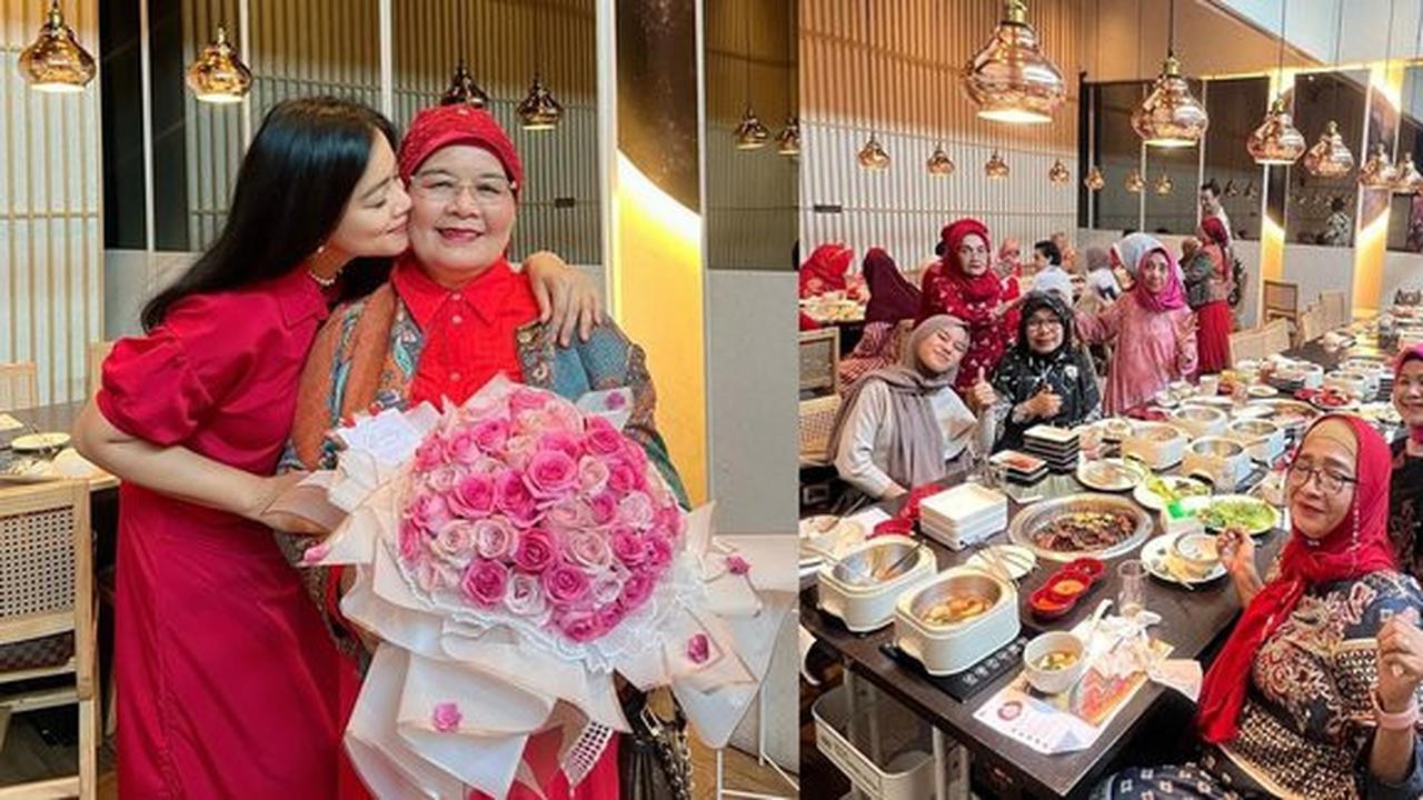 Potret Titi Kamal Rayakan Ulang Tahun Ibunda Tercinta dengan Makan Malam Bersama Sahabat dan Keluarga