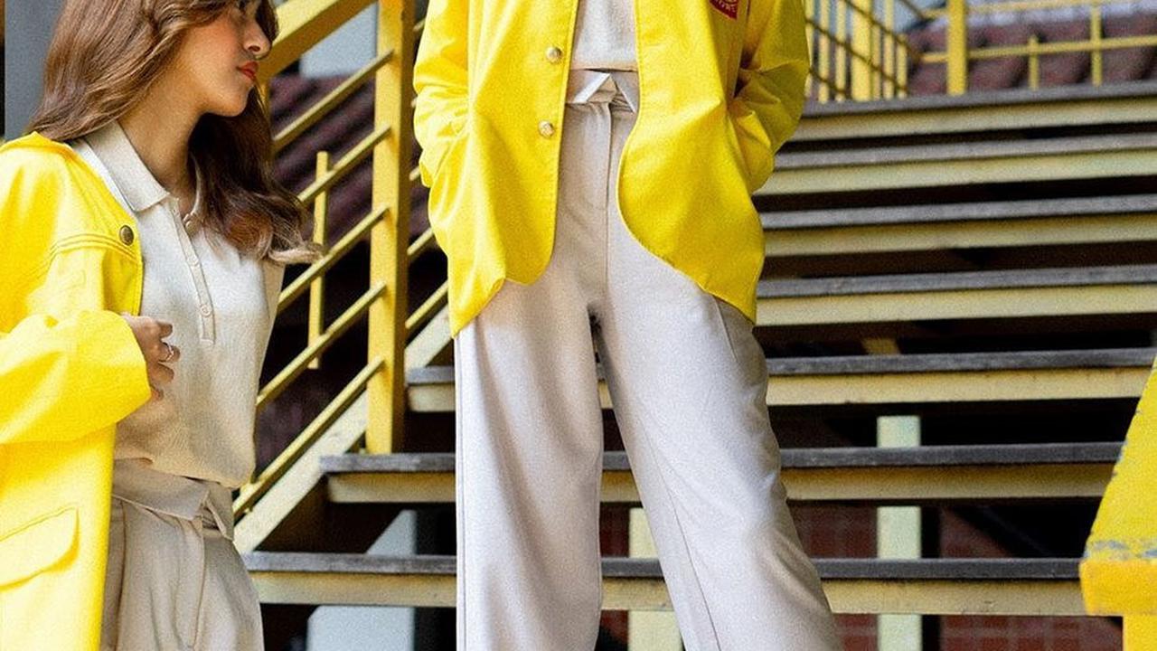 Tetap Tenang Meski Dituding Masuk UI Pakai Uang, Ini 7 Potret Asila Maisa Jadi Pembicara di Bedah Kampus - Cantik Kenakan Jas Kuning Kebanggaan