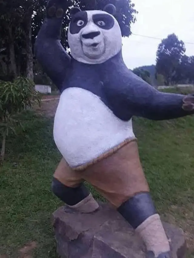6 Patung Absurd yang Cuma Bisa Ditemukan di Indonesia