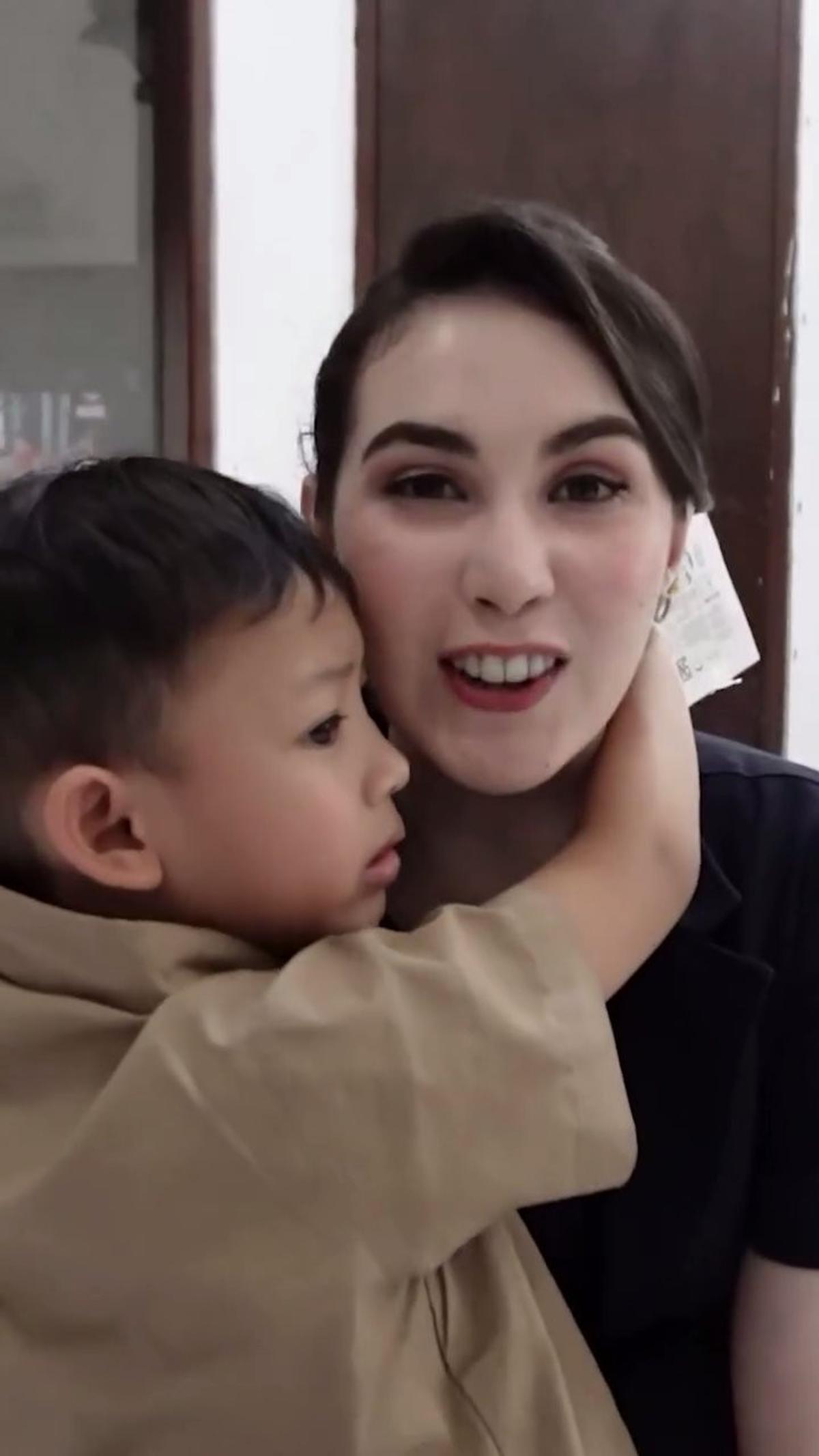 6 Potret Ultah Kale Anak Arumi Bachsin, Kena Prank Dapat Kado Barongsai Berujung Nangis