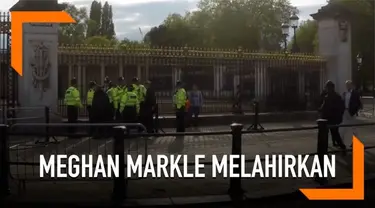 Seorang pria ditahan di depan istana Buckingham saat pengumuman kelahiran anak Pangeran Harry dan Meghan Markle.