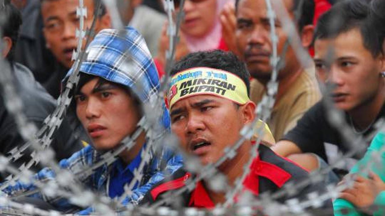Usai sidang Aceng, warga dan polisi dzikir bersama