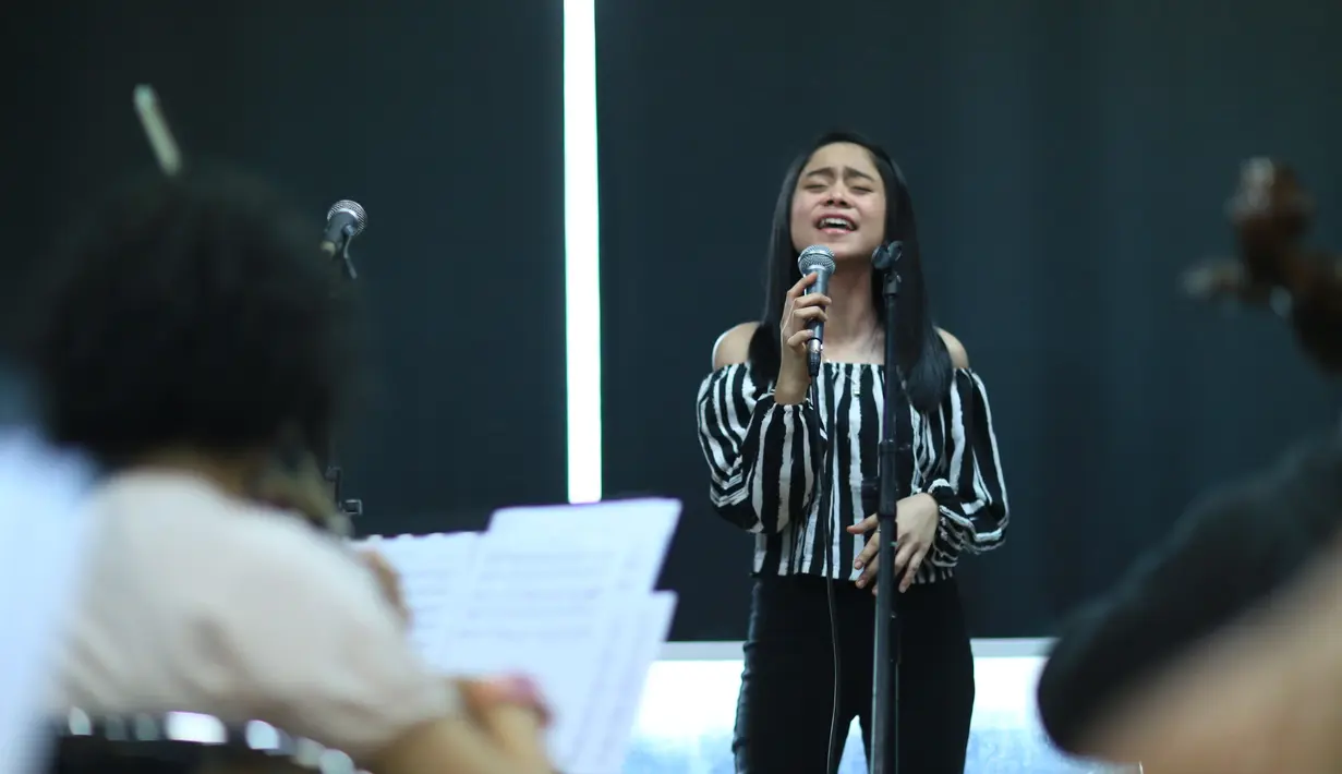 Tidak hanya artis papan atas, acara dengan tema Semesta cinta Indonesia itu juga diramaikan oleh para selebriti yang dilahirkan dari program-program Indosiar. (Adrian Putra/Bintang.com)