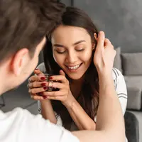 Mencintai dengan menerima apa adanya./Copyright shutterstock.com/g/DeanDrobot