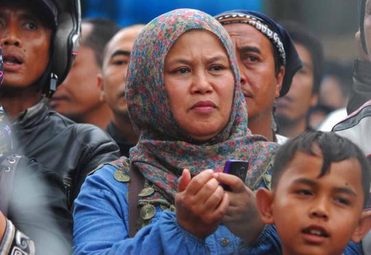 Usai sidang Aceng, warga dan polisi dzikir bersama