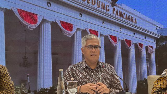 Juru Bicara Kementerian Luar Negeri RI Rolliansyah (Roy) Soemirat dalam pernyataan pers kepada media di Jakarta, Senin (16/12/2024). (Liputan6.com/Benedikta Miranti)