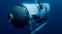 Pihak Penjaga Pantai Amerika Serikat (AS) mengatakan bahwa kontak dengan kapal selam kecil tersebut terputus sekitar satu jam 45 menit setelah penyelaman. (OceanGate Expeditions via AP, File)