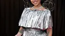 Penyanyi dan komposer, Joy Villa menghadiri perhelatan Grammy Awards 2019 di Staples Center, Los Angeles, Minggu (10/2). Joy Villa memakai dress yang terinspirasi tembok perbatasan antara AS dan Meksiko. (Neilson Barnard/GETTY IMAGES NORTH AMERICA/AFP)