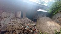 Tanah Longsor di Kota Gorontalo yang menimpa salah satu rumah Warga (Arfandi Ibrahim/Liputan6.com)