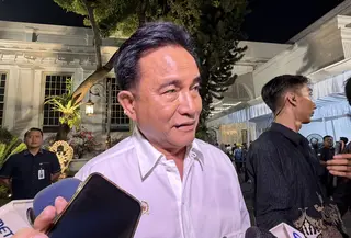 Menteri Koordinator Bidang Hukum, HAM, Imigrasi, dan Pemasyarakatan Yusril Ihza Mahendra mendukung usulan Ketua Dewan Ekonomi Nasional (DEN) Luhut Binsar Pandjaitan yang mendorong perubahan definisi korupsi. (Liputan6.com/Lizsa Egeham)