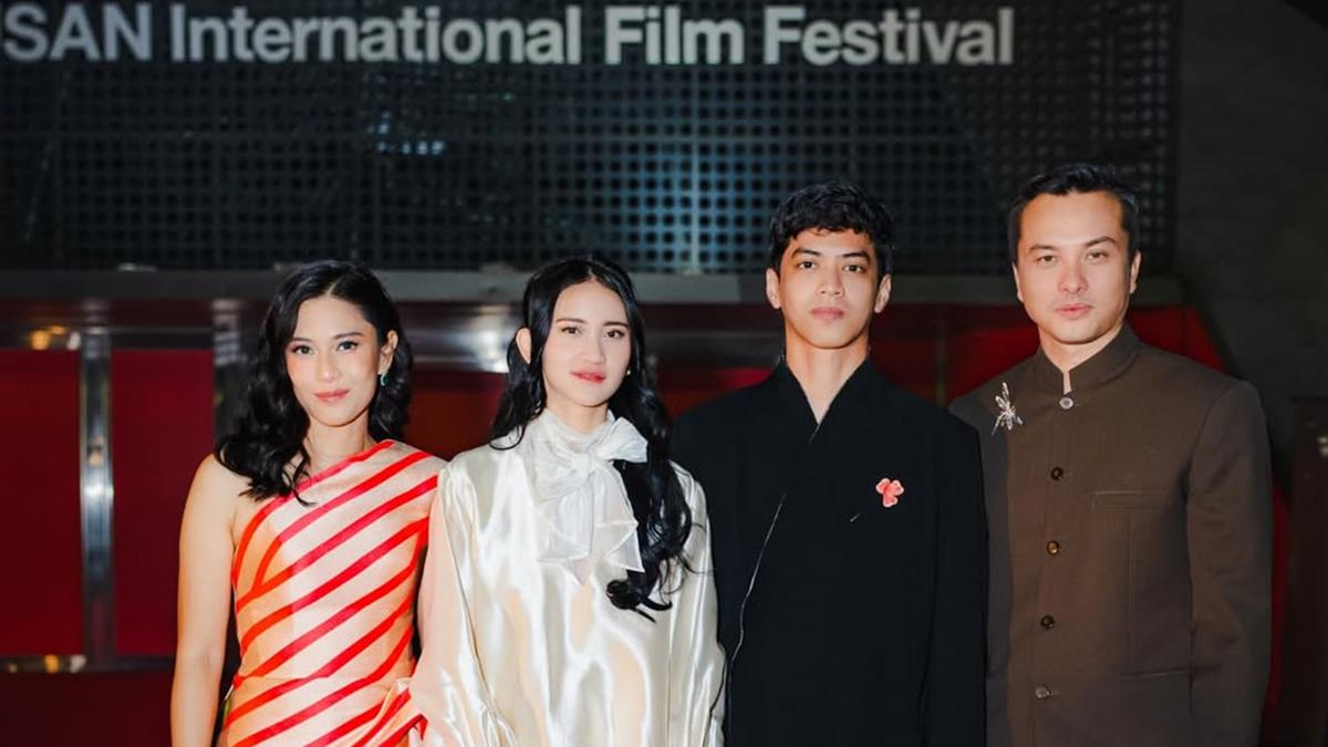 6 Gaya Dian Sastro dan Nicholas Saputra di Busan International Film Festival 2025