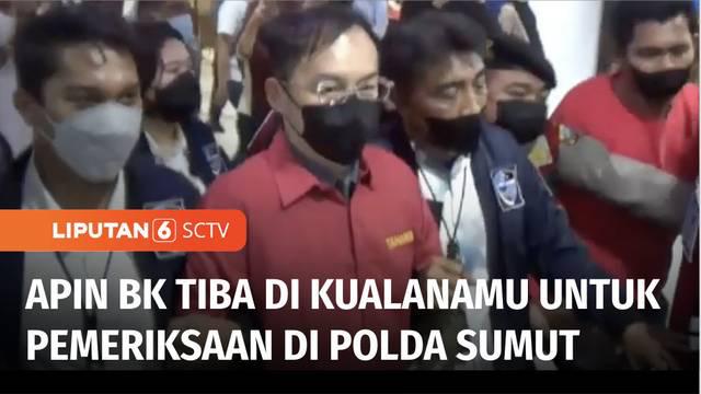 Setelah 2 hari menjalani pemeriksaan di Bareskrim Mabes Polri, Jakarta, gembong judi online Apin BK alias Jonni, Senin (17/10) petang, tiba di Bandara Internasional Kualanamu, untuk menjalani pemeriksaan lanjutan di Polda Sumatera Utara.