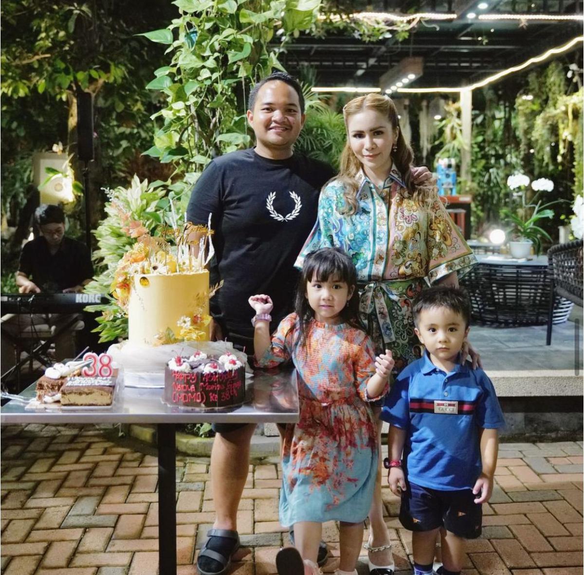 Hadiah Mewah Suami Momo Geisha, Lapangan Futsal Berlisensi FIFA yang Viral Lagi