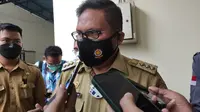 Wali Kota Gorontalo Marten Taha saat diwawancarai soal dugaan Malpraktik di RS Multazam (Arfandi Ibrahim/Liputan6.com)