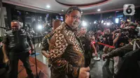 Menko Perekonomian Airlangga Hartarto usai menjalani pemeriksaan di Gedung Bundar, Kejaksaan Agung, Jakarta, Senin (24/7/2023).  (Liputan6.com/Faizal Fanani)